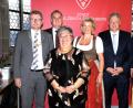 Bild: ge
Gratulation und Auszeichnung: Von links Bürgermeister Michael Göth, Hans-Jürgen Nägerl, Inge Girbert, Angela Inselkammer, Richard Reisinger und Thomas Geppert.