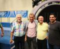 Bild: is
BR-Sportmoderator Markus Othmer (Zweiter von links) empfängt das Schiedsrichterteam (von links) Bild: v.l.n.r.: Anton Dötsch (FC Tremmersdorf), Wolfgang Maier (TSV Pressath), Mathias Schubert (Spvgg Neustadt /Kulm) im Fernsehstudio in München-Freimann.