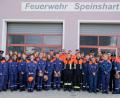 Bild: do
Kreisbrandinspektor Wolfgang Schwarz hält die Jugendleistungsspange der bayerischen Feuerwehren für das schönste Abzeichen, das es gibt. Nach dem Bestehen der entsprechenden Prüfung überreichte er 30 Nachwuchskräften aus sechs Wehren die attraktive Auszeichnung. Unser Bild zeigt die erfolgreichen Teilnehmer mit den Schiedsrichtern und den Organisatoren der Feuerwehr Speinshart.