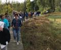 Bild: exb
Im Naturschutzgebiet Soos machen sich die Teilnehmer auf den Rundweg.