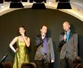 Bild: kbw
Martin Rosengarten, Alice Köfer, Dieter Behrens, Bernhard Leube (von links) alias "Vocal Recall" begeistern im Nabburger Schmidt-Haus mit ihrer Show "Irgendwas stimmt immer".