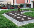 Bild: enz
Eine neues Urnenfeld ist im Neualbenreuther Friedhof angelegt worden. Eine Grabstelle ist bereits belegt.