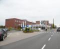 Bild: Petra Hartl
Die Hauptpforte beim Siemens-Werk in Amberg. Am firmeneigenen Sportgelände soll schon im nächsten Jahr das neue Digitalisierungszentrum entstehen. Oberbürgermeister Michael Cerny spricht von einem „Leuchtturm für Amberg.“