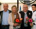 Bild: gf
Blümchen zum Abschied (von links): Bürgermeister Martin Preuß, Gerhard und Mirl Donhauser, Josef und Brigitte Hirsch sowie ACC-Geschäftsführerin Petra Strobl.