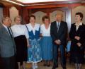 Bild: wku
Zur 100-Jahr-Feier des Gartenbauvereins kam 1993 die Frau des Altkanzlers Helmut Schmidt, die Gründerin des Kuratoriums zum Schutz gefährdeter Pflanzen, nach Königstein. Von links Dr. Johann Högenauer, Margarete Pickel, Brigitte Lindner, Gerda und Georg Ziegler, Loki Schmidt und Josef Stauber.