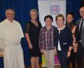 Bild: Kunz
Die KDFB-Diözesanspitze mit den gewählten Bezirksvorstand Pater Jakob Seitz, Karin Schlecht, Renate Bayerl, Margit Konze, Martha Urban und Stadtpfarrer Heribert Engelhardt (von links).