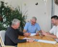 Bild: alr
Unser Bild zeigt CSU-Ortsverbandsvorsitzenden Karlheinz Schultes (Mitte), zweiten Vorsitzenden Tim Preißinger (rechts) und Alexander Roth (links), ebenfalls im Vorstand der Verbandes.