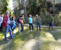 Bild: exb
Revierleiter Wolfgang Schödel (Zweiter von rechts) zeigt im Witzlasreuther Wald, warum der Klimawandel den Umbau in einen Mischwald erforderlich macht.