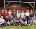 Bild: hai
Ihren unerwarteten Sieg beim 36. Adam-Gmeiner-Gedächtnis-Pokals feiern (stehend von links) Lui Geisler, Alaaddin Kargi, Markus Schäffner, Stefan Reichl, Bernhard Nickl, Hasan und Hakan Özkan, Fabian Nickl, Roland Veigl, Wolfgang Nickl, (knieend von links) Kevin Klose, Jens Brunner, Andreas Herath, Frank Schmeißner und Norbert Nickl.