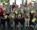 Bild: Dobmeier
Die Rheuma-Liga Arbeitsgemeinschaft Weiden-Neustadt mit Vorsitzender Marion Happach (links) ehrt langjährige Mitglieder.