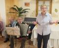 Bild: jzk
Beim Duo Marianne Helm (rechts) und Hans Kowatsch passte einfach alles: Mimik, Gestik und natürlich auch der Gesang und die Akkordeonbegleitung.