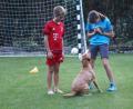 Bild: Dagmar Williamson
Niemals vergisst Julia Klein die Belohnung. Spielend trainiert sie ihre Labradorhündin mit Unterstützung von ihrem Bruder Jonas.