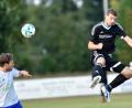 Bild: Alfred Schwarzmeier
Manfred Widegger (links) und der FC OVI-Teunz werden sich auch gegen Schwarzenfeld in alle Bälle werfen müssen.
