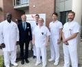 Bild: exb
Die neue Mannschaft von links: Chefarzt Vincent W. Wanji, Klaus Emmerich (Vorstand), Dr. Michael Körber (hinten), Dr. Carsten Schwab, Dr. Tomas Patik, Dr. Klaus Nester (Ärztlicher Direktor).