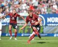 Bild: Bild: T Schamberger/dpa
Schuss ins Glück: Hanno Behrens legte mit seinem Elfmetertor den Grundstein zum Club-Sieg.