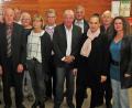 Bild: Dobmeier
Auf eine tüchtige Vorstandschaft könne die Tafel-Weiden-Neustadt bauen, lobten die Ehrengäste. Josef Gebhardt (Achter von links) bleibt noch zwei Jahre Vorsitzender. Ein Nachfolger wird bereits gesucht.