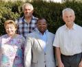 Bild: gef
Zum 85. Geburtstag von Josef Lippert (Dritter von rechts) gratulierten Maria Zizler und Josef Bauer vom Obst- und Gartenbauverein (von rechts), Pfarrer Moses Gudapati, Gattin Therese sowie Bürgermeister Alwin Märkl.