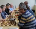 Bild: frd
Volle Konzentration war gefordert, denn pro Spiel hatte jeder Spieler - auf der linken Seite die Mannschaft vom Schachverein Oberviechtach - nur fünf Minuten Bedenkzeit.