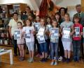 Bild: lk
18 Kinder machten beim Sommerferien-Leseclub mit. Alle Teilnehmer bekamen Urkunden, die (von links) Helga Sollfrank, Judith Gleißner und Tina Zeitler mit Bürgermeister Lothar Müller (rechts) übergaben.
