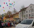 Bild: tr
Die Vorschulkinder des Kindergartens Kunterbunt begrüßten das Tursolino-Baxi lautstark und ließen bunte Luftballon steigen.