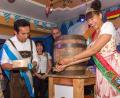 Bild: Kunz
Vorsicht Finger weg! Der noch amtierende Bierkönig vom Vorjahr Jordan Abanto zapft mit zwei Schlägen das Festbier an. Links Bierprinzessin Julia Budnik. Rechts Bierkönigin Tabitha Octavo.