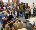 Bild: weu
18 Anbieter hatten beim Mädchen-Flohmarkt im Mehrgenerationenhaus aktuelle Mode zu kleinen Preisen aufgereiht. Groß war das Interesse der Käufer.