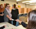 Bild: Beate-Josefine Luber
Etwa 2900 Schüler an Pestalozzi-Mittelschule, Sophie-Scholl-Realschule (hier im Bild), am Elly-, Kepler- und Augustinus-Gymnasium, an Wirtschaftsschule und an der FOS/BOS machen bei der Jugendwahl mit.