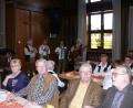 Bild: kgg
Von links Kreisvorsitzende Rosemarie Selch, Friedolin Gans, Siegfried Achatz und Ludwig Spreitzer. Im Hintergrund die Falkenberger Zoiglmusikanten.