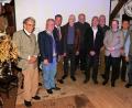 Bild: bsc
Über die Veröffentlichung einer außerordentlichen Dokumentation über die Burgruine und Herrschaft Weißenstein, freuten sich (von links) Baron Dr. Hartmann von Bechtolsheim, Bezirksrat und Bürgermeister Toni Dutz, Eberhard Freiherr von Gemmingen-Hornberg, Autor Christian Sedell, Heimatforscher Harald Stark, Buchmacher Franz Hoffmann, Steinwaldia-Vorsitzender Norbert Reger, Baron von Moreau und die Bürgermeister Oskar Schuster und Herbert Bauer.