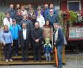 Bild: exb
Besuch von der Landvolkgruppe Beidl/Stein erhielt Pater Joy Padakoottil (vorne, Dritter von links). Dabei waren auch der jetzige Pfarrer der Pfarreiengemeinschaft Thomas Thiermann (vorne, Vierter von links) und der neue Pfarrvikar Florent (ZweiteReihe, Dritter von links).