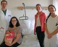 Bild: tr
Mehr als 300 Babys erblicken heuer bisher das Licht der Welt im Krankenhaus Tirschenreuth. Unser Bild zeigt von links, Chefarzt Dr. Michael Rüth, Anna-Lena Wipauer mit Johanna, Krankenhausleiterin Claudia Kost und Hebamme Francesca Ignaccola.