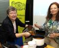 Bild: Hirsch
Die Vertreter des Eine-Weltladens Teublitz boten Curry-Suppe nach indischem Rezept an.