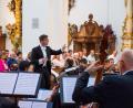 Bild: exb
Die Münchner Kammerphilharmonie um Dirigent Michael Konstantin gastiert am 28. Oktober in Oberviechtach.