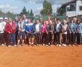 Bild: Schmola, Werner
Zahlreiche Tenniscracks beteiligten sich auch heuer wieder am traditionellen Hüttencup zum Saisanabschluss. Leni Joachimstaler, Ewald Kische und Walter Schnoy (von rechts) haben alles vorbereitet.