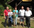 Bild: rdh
v.l. Wallfahrtsleiter Bernd Schwamberger, Kreuzlbub Fabian Schuller, Vorbeterin Kreuzweg Anita Schrems, Stv. Wallfahrtsleiter Tobias Schwamberger, ehem. Wallfahrtsleiter Hans Heldwein; nicht im Bild stellvertretender Wallfahrtsleiter Peter Beer