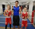 Bild: mzi
Die Amberger Boxer Artur Schönfeld, Vladislav Schefer und Eric Propp (von links) gewannen ihre Kämpfe beim „24. Boxturnier um den Pokal der Stadt Zwickau“.