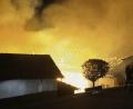 Bild: rkp
Im Gemeindeteil Berg (Gemeinde Thanstein) ging am späten Sonntagabend eine ehemalige Scheune, die zu einer Werkstatt umgebaut war, in Flammen auf. Der Sachschaden liegt nach Polizeiangaben bei 150000 Euro. Die Brandursache ist noch unbekannt.