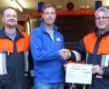Bild: gto
Das Bild zeigt (von links): Kommandant Benjamin Weiß, Vorsitzender Bernhard Müller (Kirwagemeinschaft), Feuerwehr-Vorsitzender Lintach, Tobias Göbl und der Vize der Kirwagemeinschaft, Manuel Lukas.