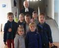Bild: weu
Die Kinder zogen mit ihren Erntekörbchen gemeinsam mit Pfarrer Norbert Schlinke in die Auferstehungskirche ein.