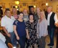 Bild: mor
Über Glückwünsche zum 70. Geburtstag freute sich der Druckermeister und engagierte Grafenwöhrer Hannes Hutzler (Vierter von rechts). Die Familie, Bürgermeister Edgar Knobloch und Vereinsvertreter ließen den Jubilar hoch leben.