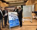 Bild: eig
Sie freuen sich schon auf die Bau- und Immobilienmesse: von rechts Bürgermeister Jens Meyer, Gunnar von Grawert-May (messe.ag), Detlev Haas (Oberpfalz-Medien) und Johannes Häring (Max-Reger-Halle).
