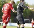 Bild: Ziegler
Den Kopf einziehen bringt nichts, da muss der SV Inter Bergsteig Amberg (rechts Andrej Dauer) jetzt durch. Nach dem Duell gegen den SV Hahnbach (links Michael Hefner) am vergangenen Wochenende steht in der Bezirksliga Nord jetzt das Derby gegen die DK Ensdorf an, danach die Partien gegen Spitzenreiter FC Wernberg, den Nachbarn SV Raigering und den Tabellenzweiten SV Grafenwöhr.