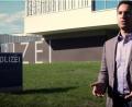Bild: exb
Stefan Löw in einem Video zur Wahlwerbung: Er posiert vor der neuen Polizeiinspektion Tirschenreuth. Mit dieser hat er beruflich aber gar nichts zu tun: Er gehört zum einen nicht der Landespolizei an. Zum Zweiten befindet sich der Bundespolizist Löw im vorzeitigen Ruhestand.
