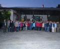 Bild: hcz
Vor einer der riesigen Hallen des Fachzentrums in Almesbach empfängt Landwirtschaftsdirektor Helmut Konrad (Fünfter von links) Heimatring-Vorsitzenden Günther Magerl (Vierter von links) und die fast 100 Delegierten.