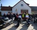 Bild: brü
Eine Spende von zahlreichen Motorradfahrern aus ganz Nordbayern erhalten die Feuerwehr Hohenkemnath sowie die Helfer vor Ort Ursensollen.