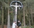 Bild: cr
Für Alfons Barth ist das Feldkreuz am Waldrand vor Meerbodenreuth in Richtung Weiden „eines der schönsten Flurdenkmale im Gemeindebereich Altenstadts“.
