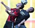 Bild: Büttner
Ein packendes Kopfballduell lieferten sich Andre Bertelshofer (links) vom SC Luhe-Wildenau und der Riedener Tobias Dobler in dieser Szene. Im Spitzenspiel der Kreisliga Süd gab es keinen Sieger, auch wenn es bis kurz vor Schluss danach aussah