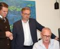 Bild: Götz
Wo sind die Hochburgen, wo die tiefsten Werte? Die CSU-Direktkandidaten und Wahlsieger Alexander Flierl (Mitte) und Thomas Ebeling (links) schauten Flierls Büroleiter Reinhard Bergmann gespannt über die Schulter.