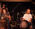 Bild: pml
Dominik Glöbl, Sebastian Horn und Gerd Baumann beim "Dreiviertelblut"-Konzert im Schafferhof. Drei Stimmen, die zusammen wunderbar harmonieren.