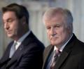 Bild: Peter Kneffel/dpa
Ministerpräsident Markus Söder (links) und der Parteivorsitzende und Bundesinnenminister Horst Seehofer geben am Montag nach der Vorstandssitzung der CSU eine Pressekonferenz.
